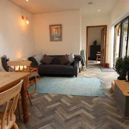 Haddon House Mews- Hopewell Apartment